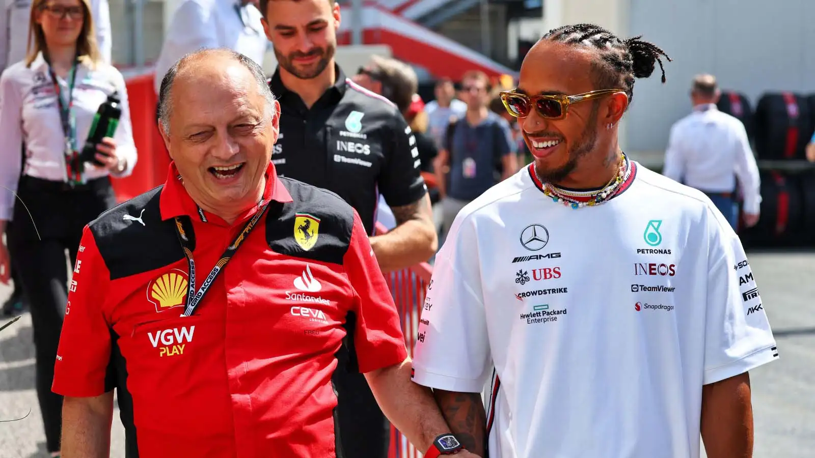 Formula 1/ Vasseur zbulon prapaskenat: Ishte shumë e lehtë të bindja Hamilton të vinte te Ferrari