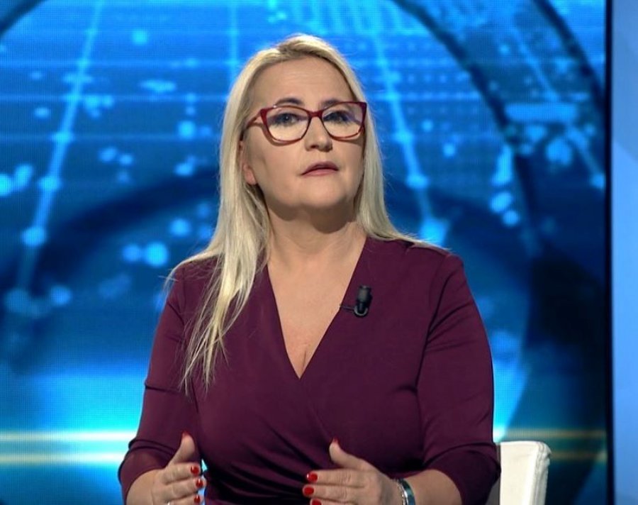 'Distanca higjenike' që ngjan me letër higjenike-mban erë!