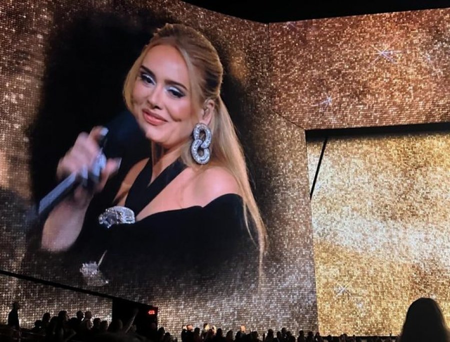 Adele ndërpret koncertin për t’i bërë një urim special vajzës së partnerit
