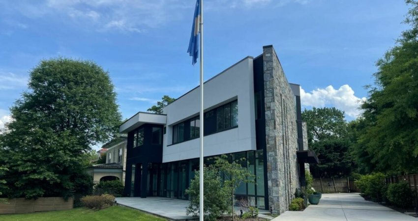 Ambasada e SHBA: Ngërçi po i kushton Kosovës, liderët politikë t’i formojnë institucionet duke e respektuar Kushtetutën dhe vendimet e GjK