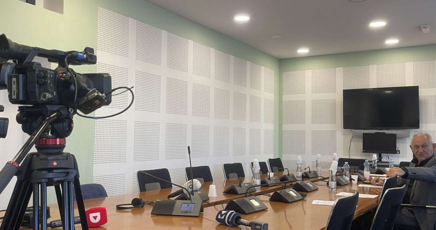 Për të tretën herë radhazi, dështon Komisioni hetimor për tekstet shkollore