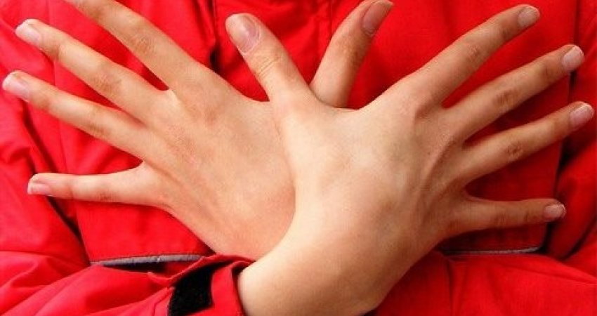 Në Beograd arrestohet një shtetas zviceran që bëri simbolin e shqiponjës dykrenare