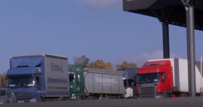 Mallrat serbe: Për një muaj hyjnë 750 dërgesa nga Serbia