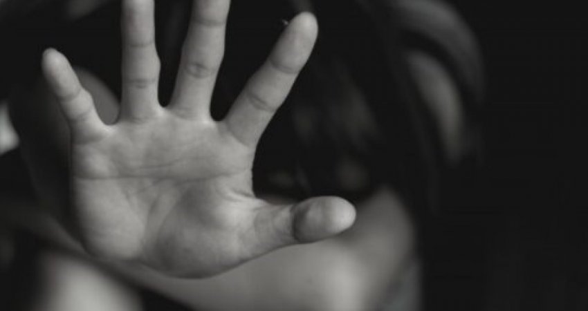 Arrestohet një burrë në Pejë, dyshohet se dhunoi një femër
