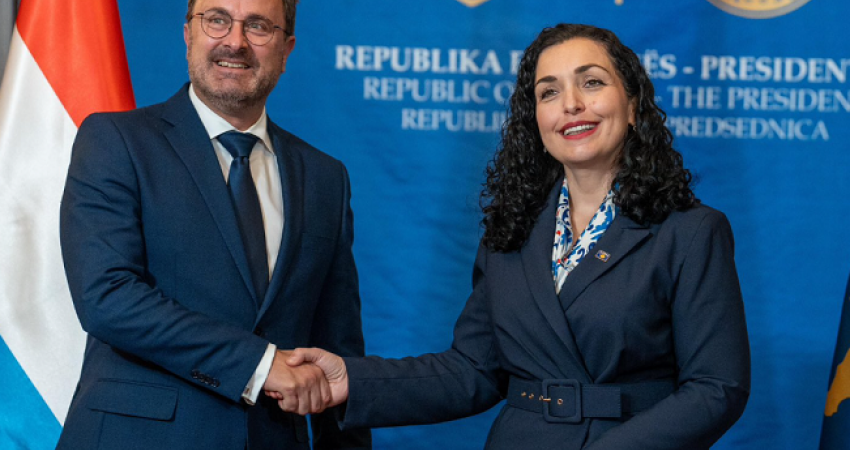 Bettel falënderon krerët e shtetit për pritjen e ngrohtë që iu bë në Prishtinë