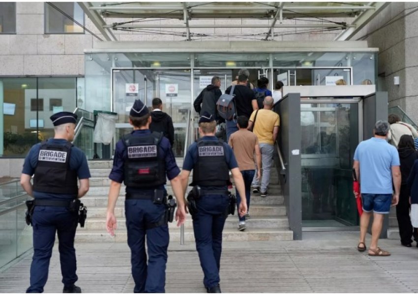 I dyshuari për të shtënat vdekjeprurëse në Halloween dorëzohet në policinë e Parisit