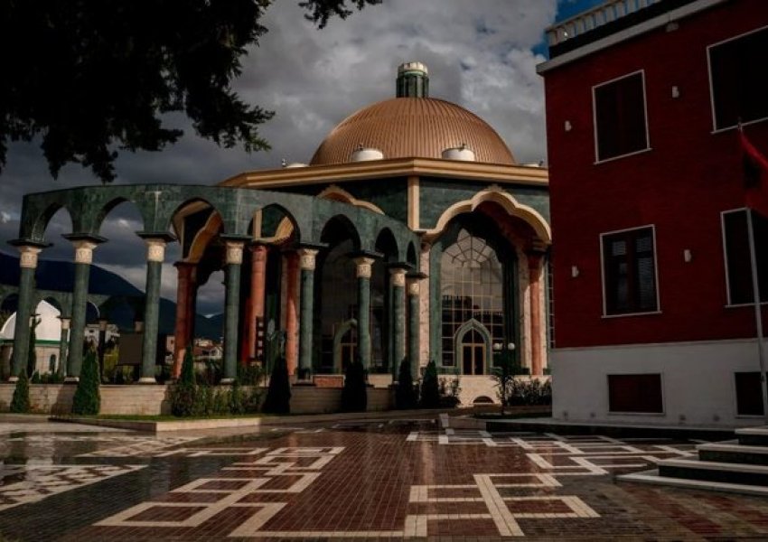 Studiuesi i njohur reportazh për 'krijimin e shtetit të ri sovran bektashi në Shqipëri'