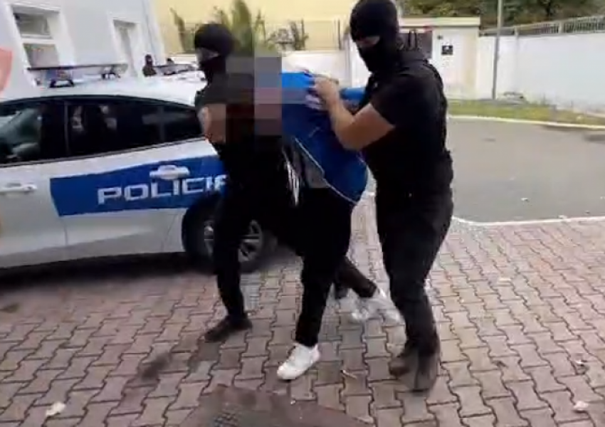 I armatosur dhe me drogë lëvizte në Tiranë, arrestohet 40-vjeçari