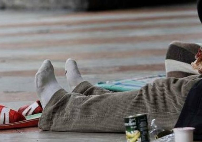 Gjendet i pajetë shqiptari i pastrehë në Itali, çfarë dyshohet se i shkaktoi vdekjen