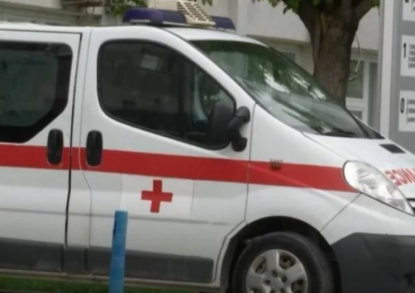 Plagosja e 4 personave me thikë në Ferizaj, vajza 10-vjeçare në gjendje të rëndë
