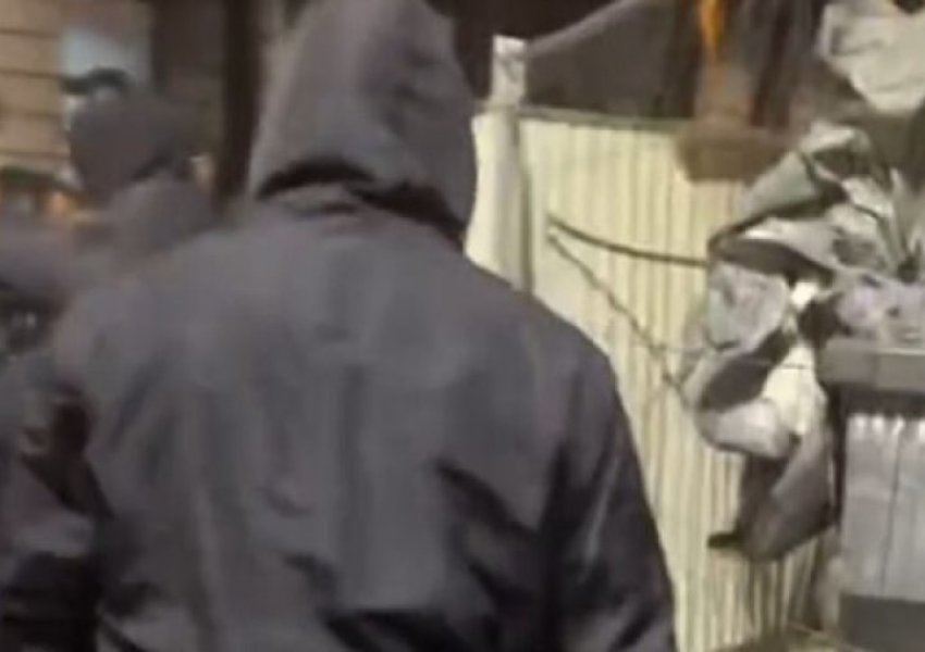 Publikohen pamje që tregojnë fytyrat e njerëzve të Vuçiqit, thuhet se qytetarët i përzunë nga...