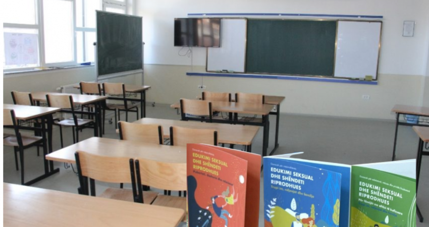 Edhe një komunë ndalon përdorimin e doracakut për edukim seksual në shkolla