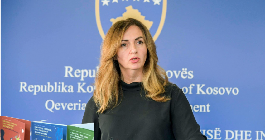 Ministria e Arsimit i largon nga përdorimi doracakët për edukatën seksuale që nxitën reagime të shumta