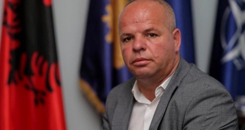 “Shkollat tona nuk janë studio pornografike”, Smajl Latifi “shpërthen” me kritika për Doracakun për Edukim Seksual 