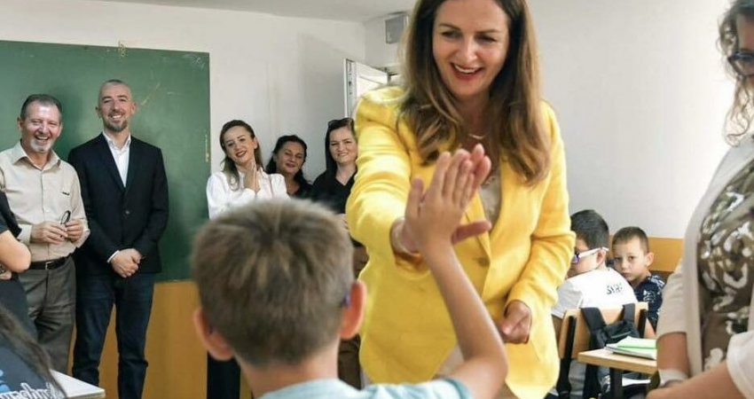 MAShTI nënshkruan kontratat për ndërtimin e 3 çerdheve dhe një shkolle – ende larg 160-shit të premtuar