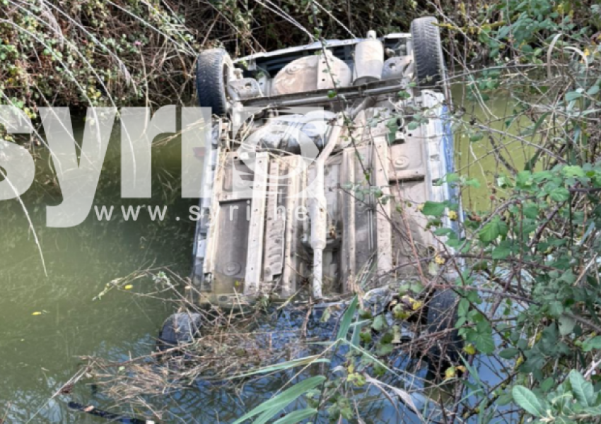 E rëndë/ Makina përfundon në kanal, 33-vjeçari gjendet i vdekur brenda në mjet