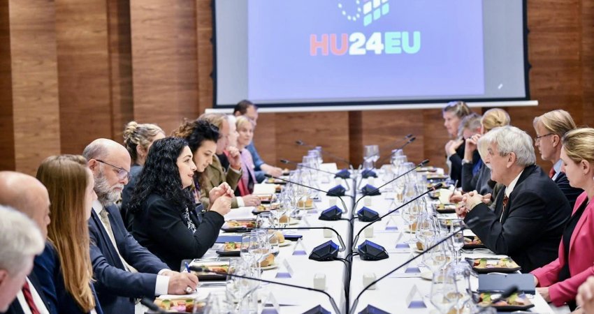 Osmani drekë pune me ambasadorët e shteteve të BE’së, flasin rreth hapave për ta përshpejtuar integrimin e Kosovës