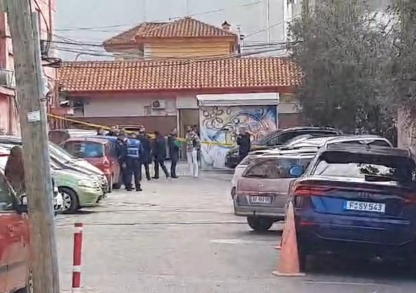 14-vjeçari u godit 6 herë me thikë! Autorët nga një shkollë tjetër, pritën nxënësit të mbaronin mësimin...