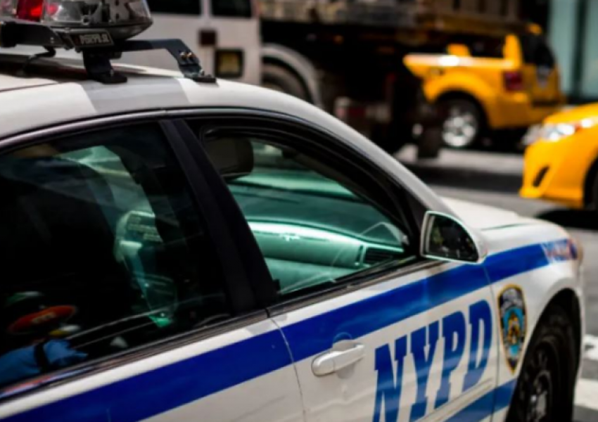 Sulm me thikë në New York, Dy të vrarë dhe një i plagosur, arrestohet autori