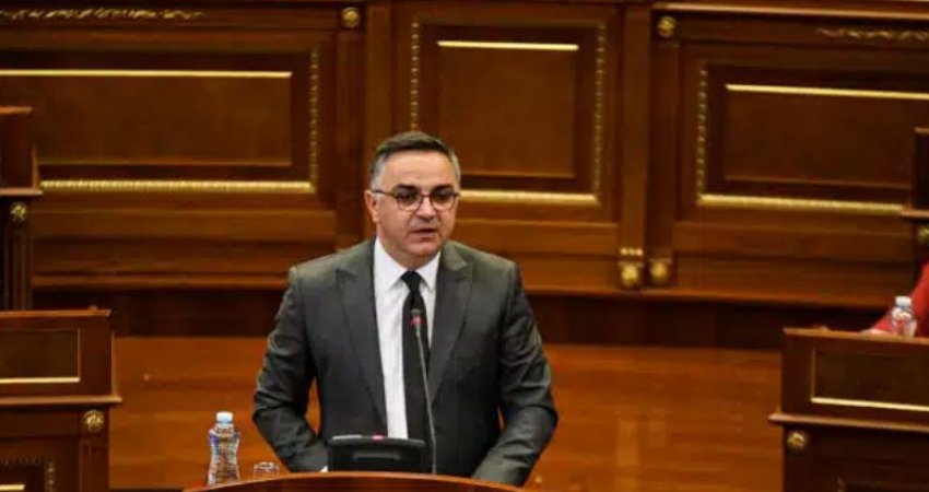 Tahiri: 10 kërkesa të komunave të udhëhequra nga AAK-ja, nuk janë trajtuar për buxhet