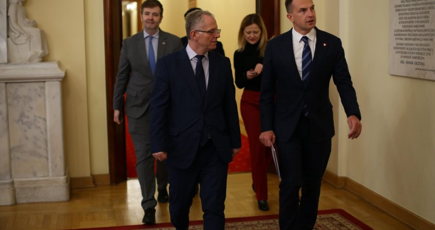 Bislimi dhe Szłapka flasin për progresin e Kosovës në rrugën e saj drejt BE-së 