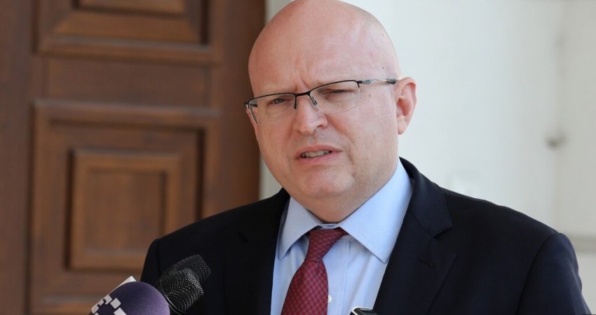 Riker: Mbyllni procesin e dialogut dhe zgjidhni problemet
