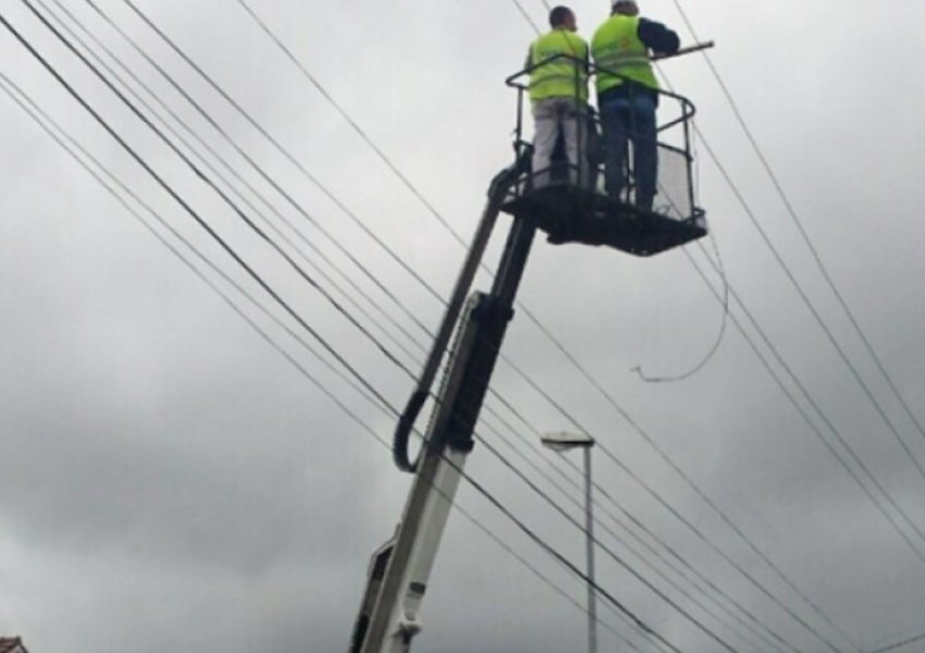 Shi dhe erë e fortë, disa fshatra pa energji elektrike në Vaun e Dejës