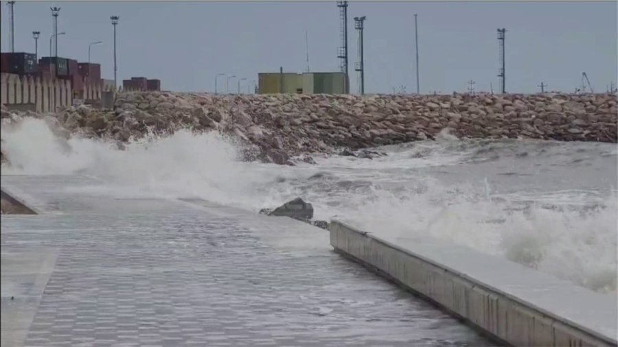 Pezullohet lundrimi për mjetet e vogla në Vlorë