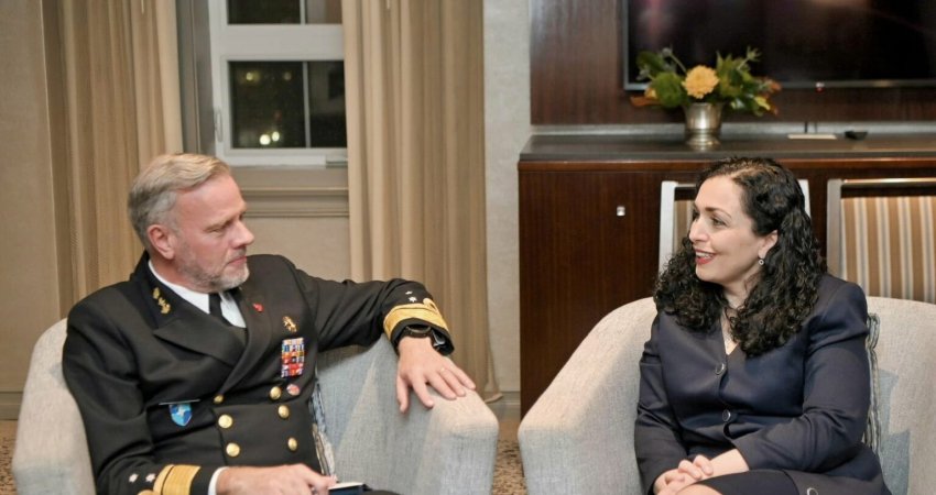 Osmani takohet me Admiralin e NATO-s, i thotë që prania e KFOR ka qenë gjithmonë e rëndësishme për paqen dhe sigurinë në Kosovë