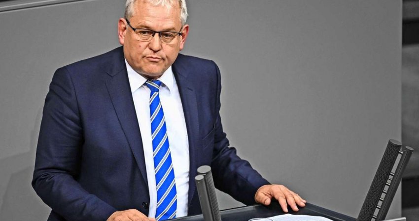 Deputeti gjerman, Hacker: Rifillimi i dialogut Kosovë-Serbi bëhet pas zgjedhjeve, po na mbaron durimi