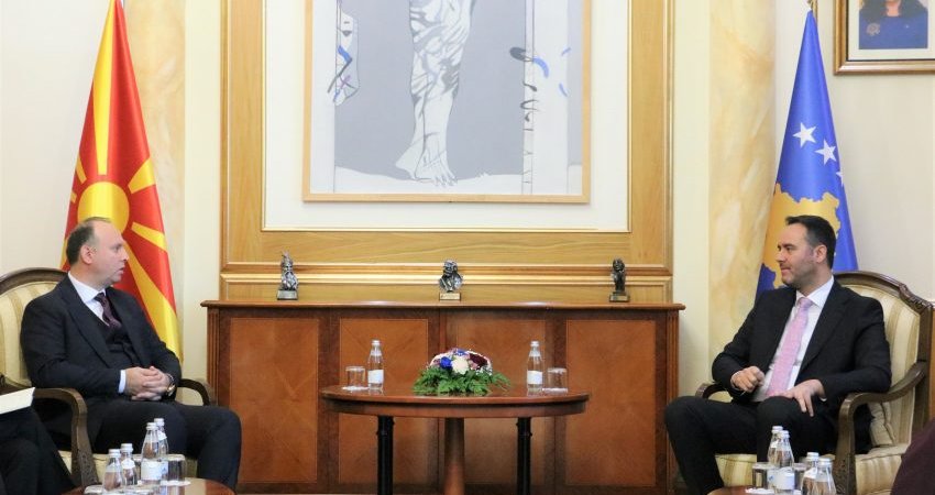 Konjufca priti në takim Gashi, diskutuan për rritjen e bashkëpunimit midis institucioneve legjislative
