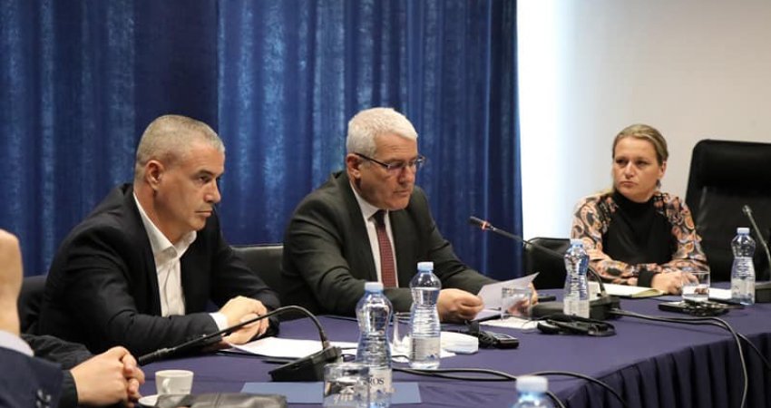 Sveçla: Lufta ndaj krimit të organizuar nuk ka alternativë, askush s’është mbi ligjin