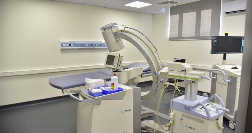 Klinika e Urologjisë në QKUK rikthen shërbimin ESWL për trajtimin e gurëve në veshka