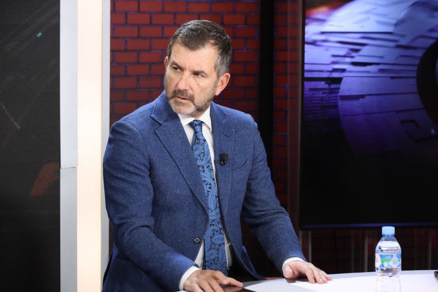 ‘Rama mblodhi 32 debilat për të shkarkuar Veliajn!’/ Bushati shpërthen ndaj këshilltarëve socialistë: Minj vrimash, legenë!