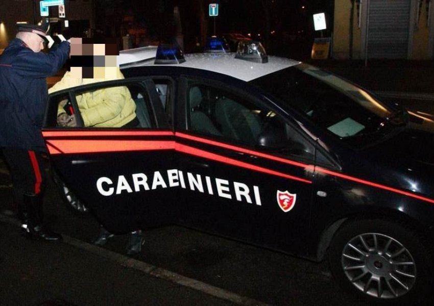 Dhunoi rëndë partneren pas refuzimit për t’u ndarë, arrestohet 35-vjeçari shqiptar në Itali