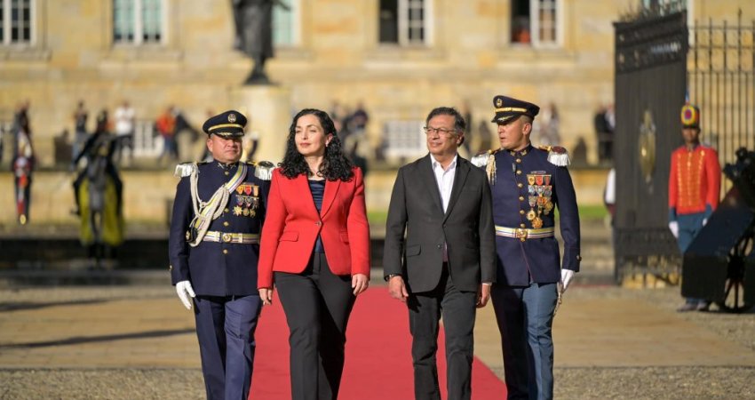 Osmani pritet me nderime të larta ushtarake në Pallatin Presidencial në Kolumbi