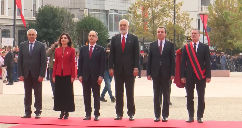 Kurti e Rama bashkë në Vlorë, mbahet ceremonia shtetërore për Ditën e Pavarësisë