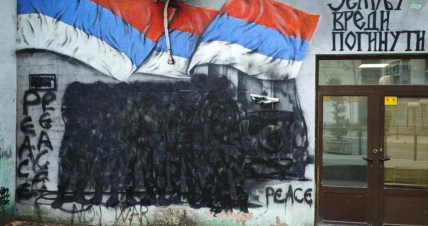 Suspendohen gjashtë policë të Kosovës, s’reaguan kur persona të panjohur fshinë grafitin në sheshin“Car Lazar”