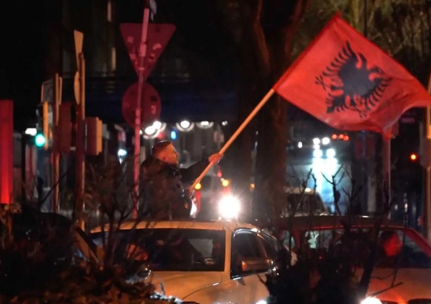 Festime të çmendura në qytet/ Shqiptarët bllokojnë sërish Dortmundin 