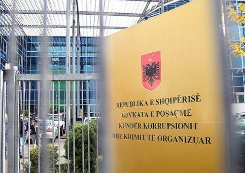 Ryshfet 3 mijë euro, SPAK çon në qeli oficerin e policisë gjyqësore të Dibrës, tjetri në 'arrest shtëpie'