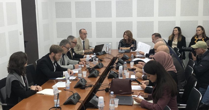 Haxhiu: Rinovimet në QKUK me kontrata kriminale