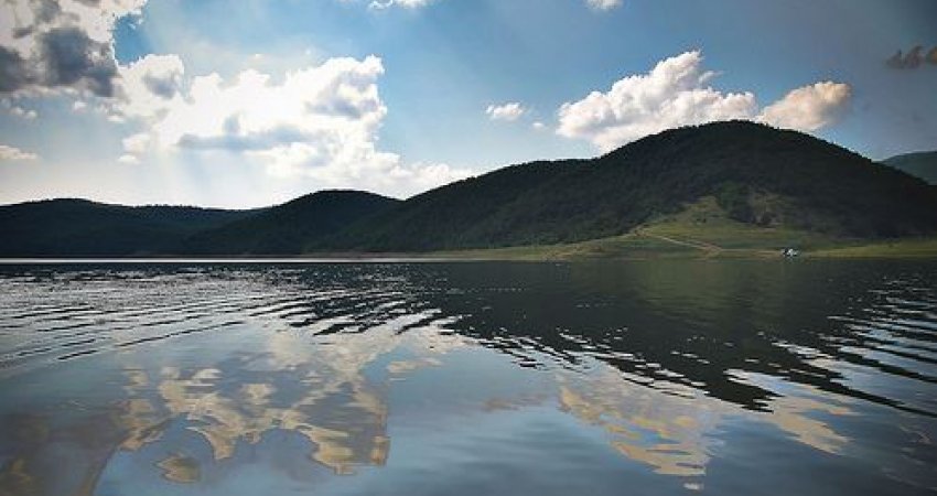 IKShPK: Bien vlerat e manganit në Liqenin e Badocit, megjithëse uji ende të mos konsumohet