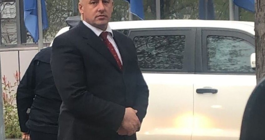 Ky është zyrtari i mbrojtjes së afërt që u arrestua për kanosje ndaj dy policëve