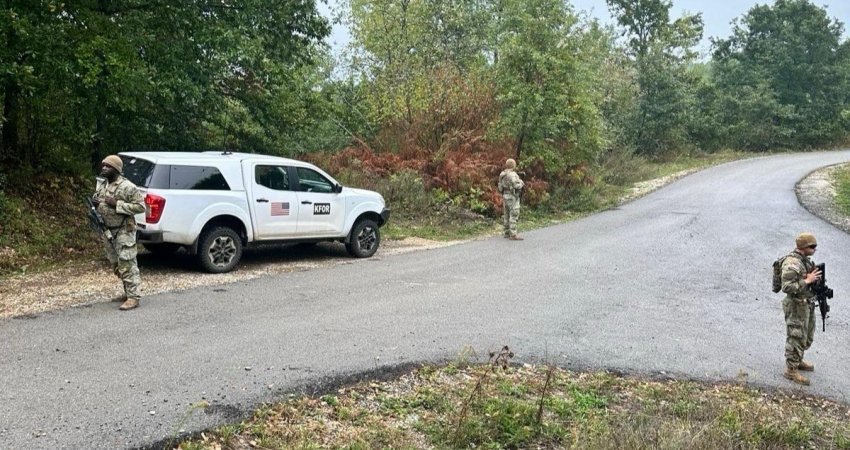 Ushtarët amerikanë kryejnë patrullime në Leposaviq, pika kontrolli të automjeteve