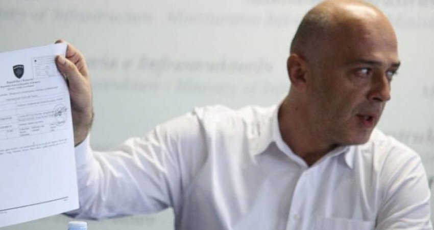 Izedin Bytyqi shoqërohet në Polici, Prokuroria Speciale del me detaje për aksionin te Ministria e Liburn Aliut