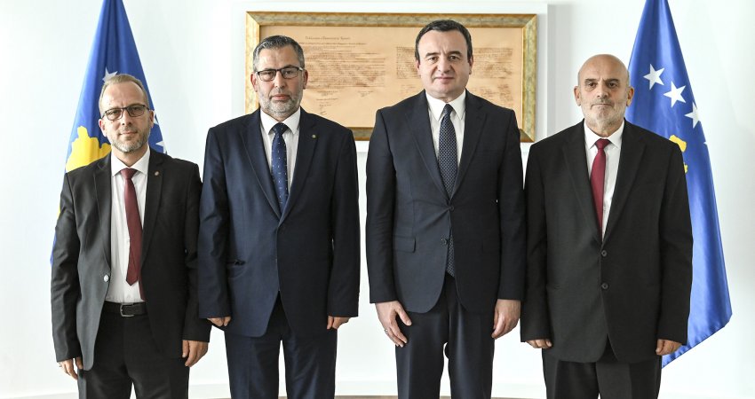 Kurti takohet me kryetarin e Bashkësisë Islame për Luginë, flasin për rëndësinë e ruajtjes së identitetit kombëtar e fetar
