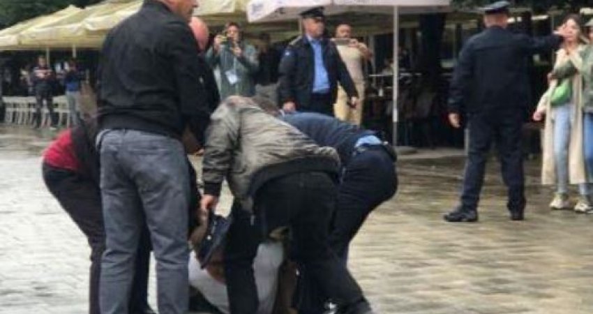 I fishkëlleu shefit të kabinetit, ndalohet për 48 orë politikani serb Arsenijeviq