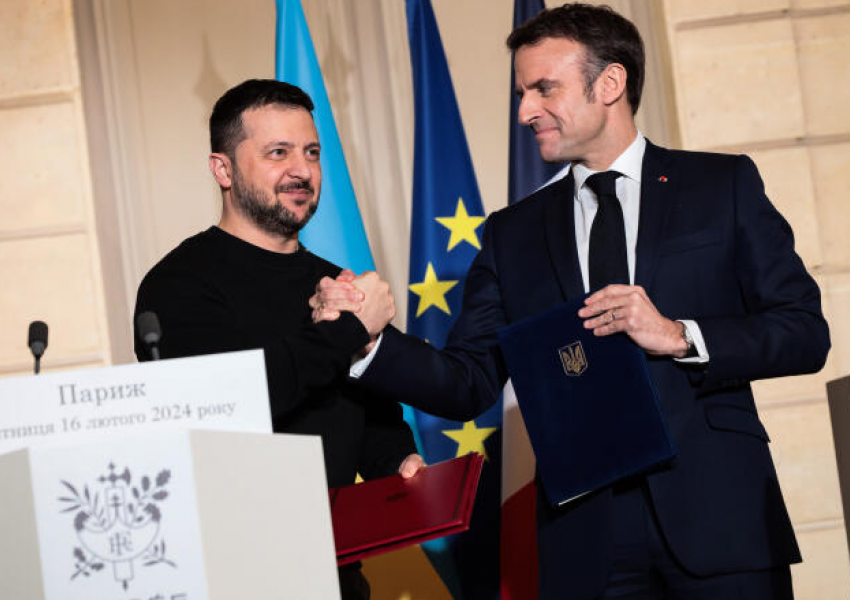 Macron do të takohet me trupat ukrainase që stërviten në kampin ushtarak francez