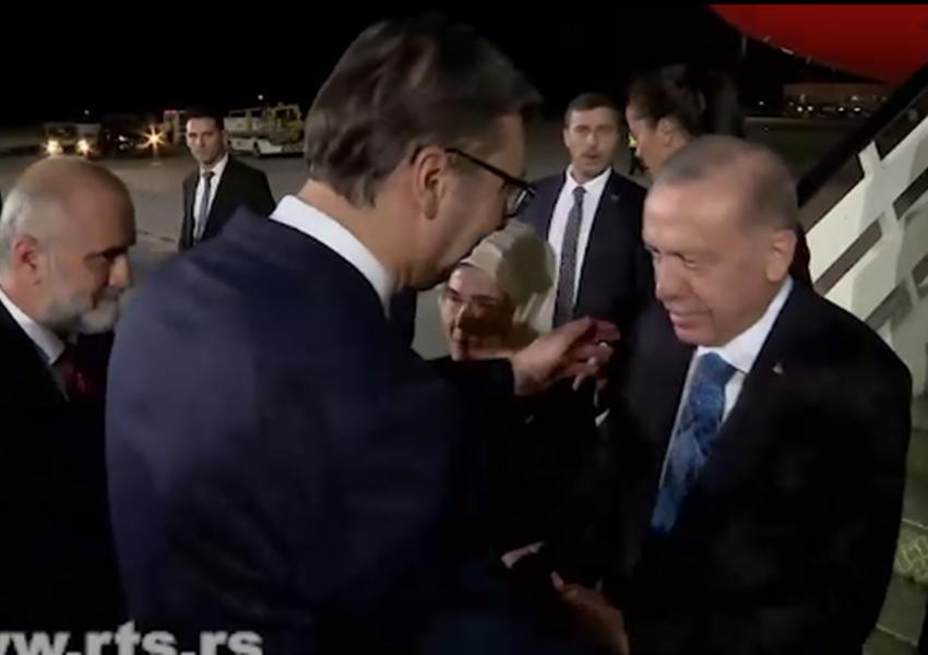 Erdogan mbërrin në Beograd, pritet nga Vuçiç