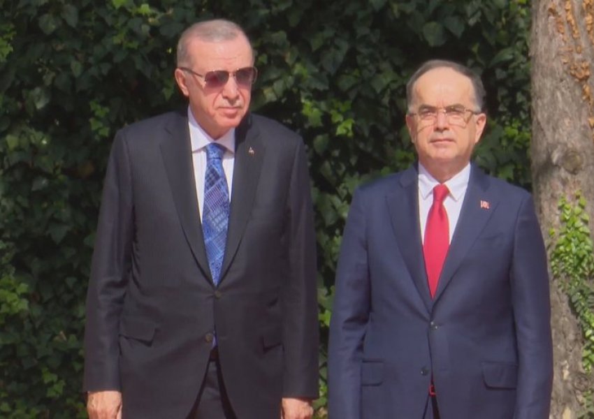 Erdogan mbërrin në Presidencë, nis takimi me Begajn